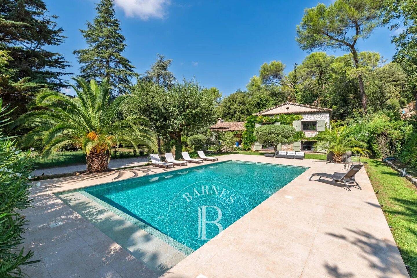 Maison 7 pièces 203 m² · à Roquefort-les-Pins · 203 m² · 1 390 000 €