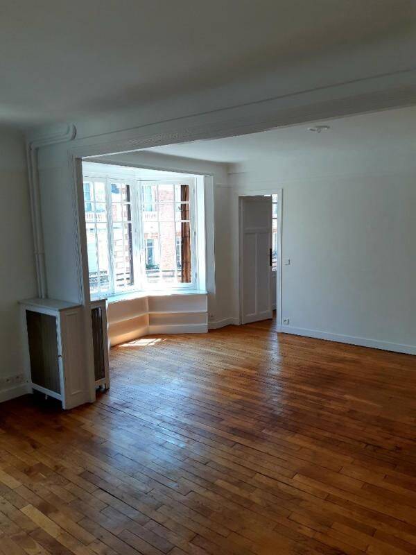 Appartement 3 pièces 84 m² · à Paris 15ème Arrondissement · 84 m² · 2 570 €/mois