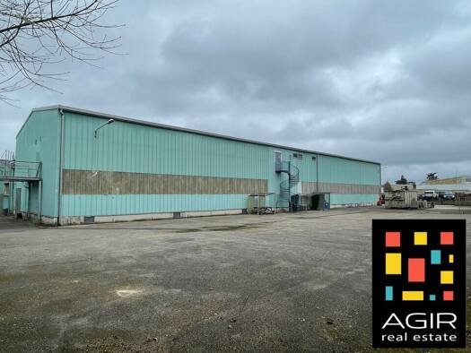 Entrepôt à vendre 2 600 000 € 3 600 m² d'espace de stockage Centre Nord Vaux-le-Pénil 77000