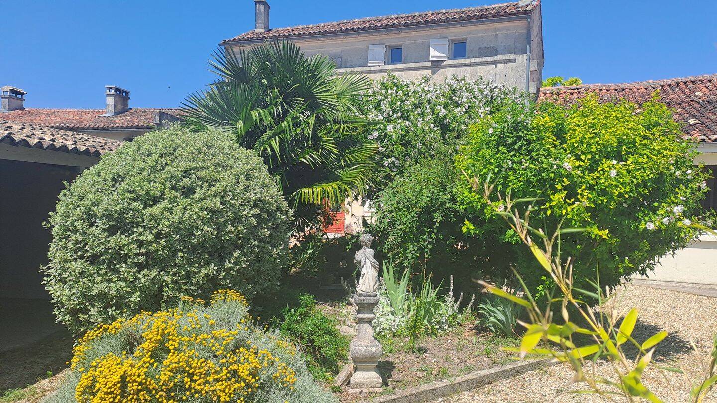 Maison 6 pièces 174 m² · à Saint-Même-les-Carrières · 174 m² · 265 200 €