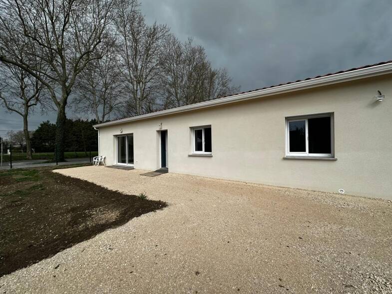 Maison de plain-pied à louer 1 225 € 4 pièces 3 chambres 109,5 m² 700 m² de terrain Noé 31410