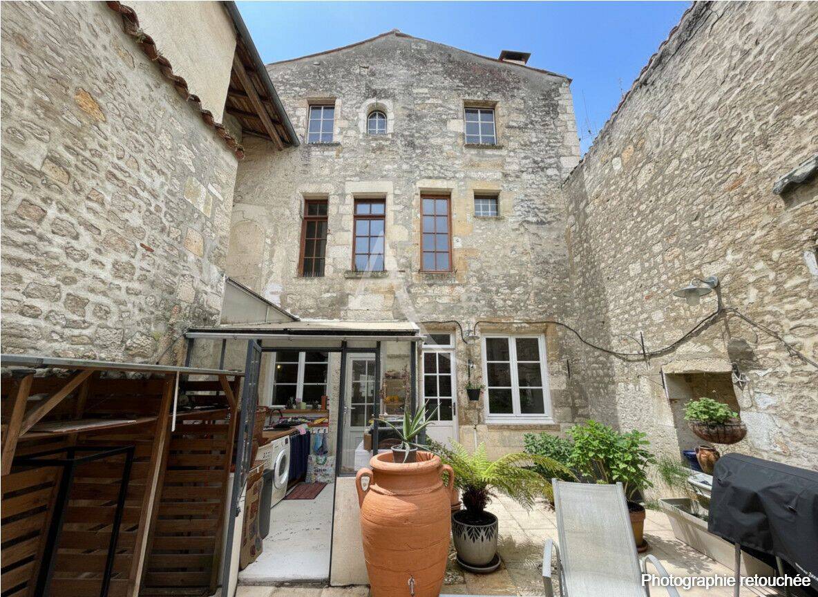 Maison 8 pièces 178 m² · à Fontenay-le-Comte · 178,3 m² · 228 200 €