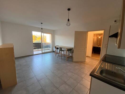 Appartement à vendre 210 000 € 2 pièces 1 chambre 40 m² 1er étage Logis Neuf Ouest Allauch 13190