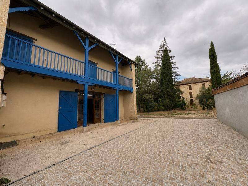 Maison 4 pièces 99 m² · à Pavie · 99 m² · 900 €