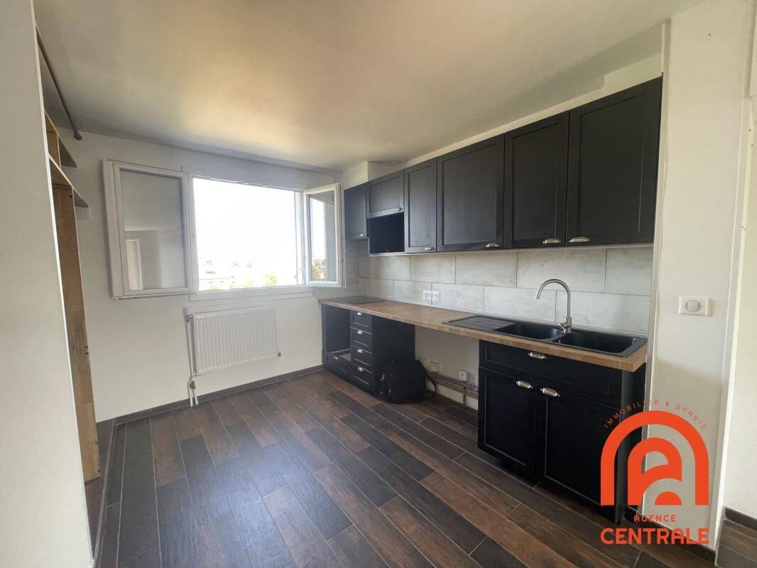 Appartement 3 pièces 57 m² · à Saint-Priest · 57 m² · 920 €