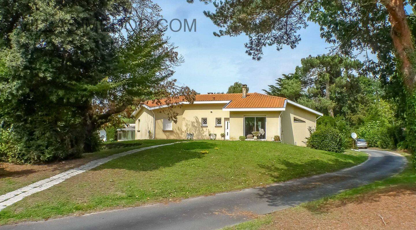 Maison 5 pièces 106 m² · à Queyrac · 106 m² · 315 000 €
