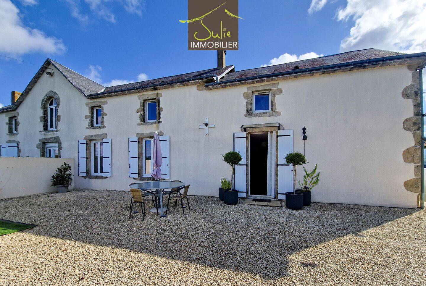 Maison 12 pièces 320 m² · à Bressuire · 320 m² · 262 500 €