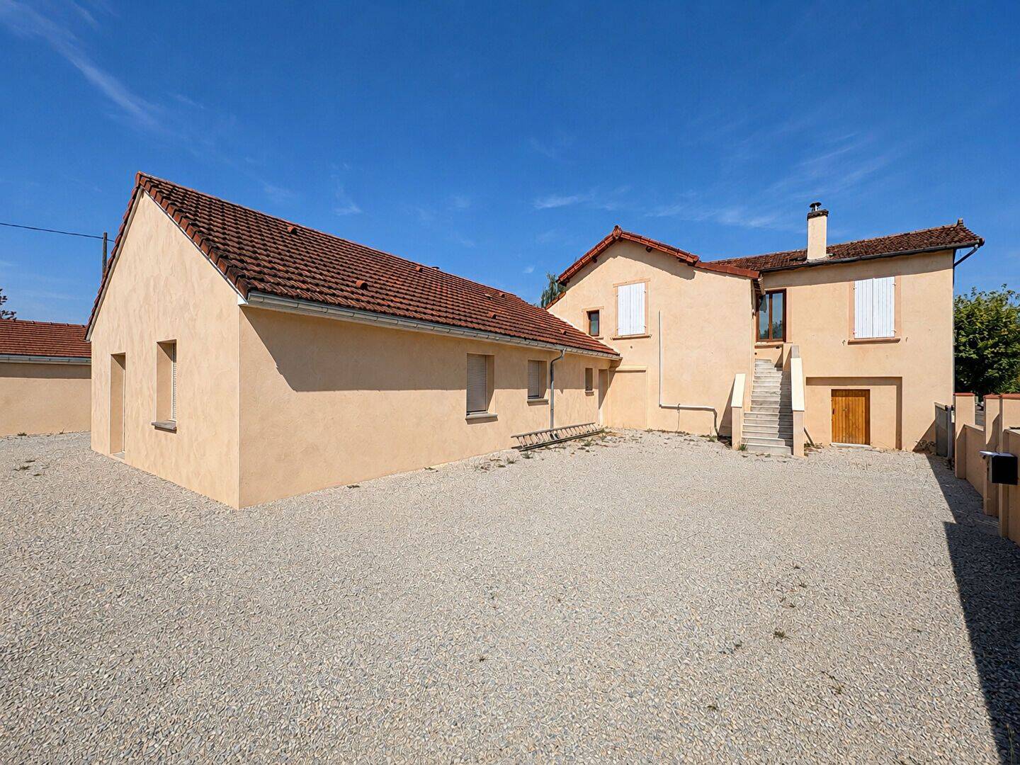 Maison 6 pièces 181 m² · à Demigny · 180,9 m² · 280 000 €