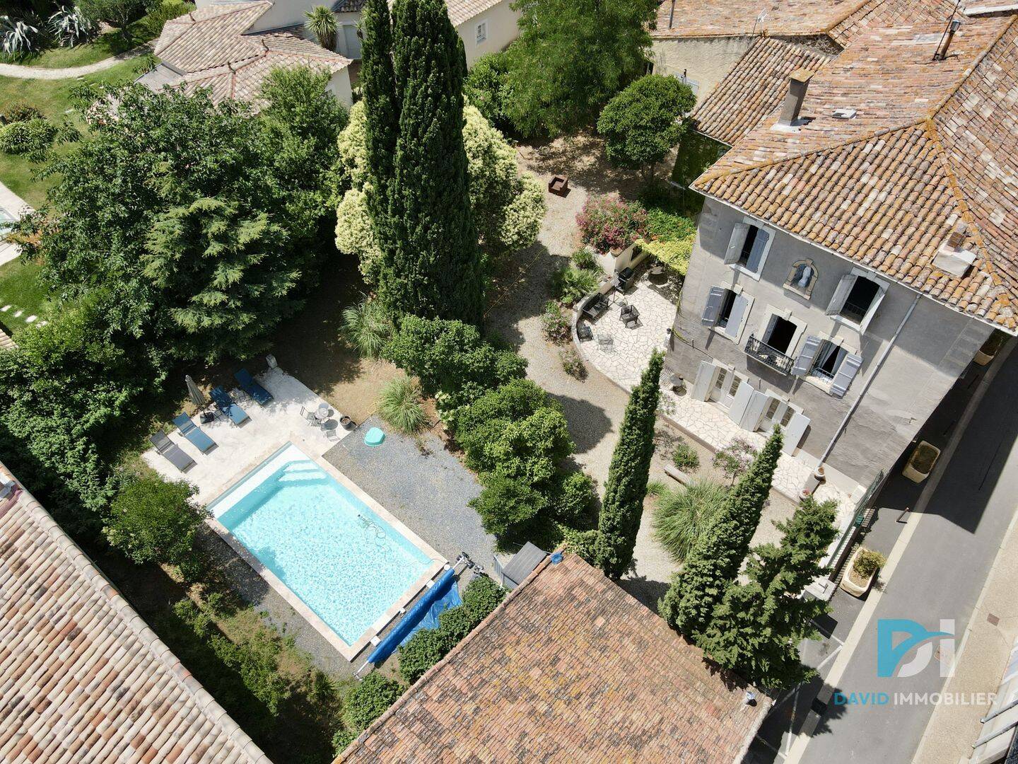 Maison 10 pièces 328 m² · à Montblanc · 328 m² · 725 000 €