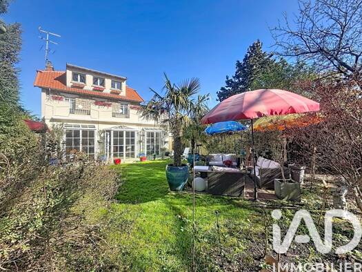 Maison à vendre 1 493 500 € 6 pièces 4 chambres 200 m² 815 m² de terrain Jardy-Centre Ville Vaucresson 92420