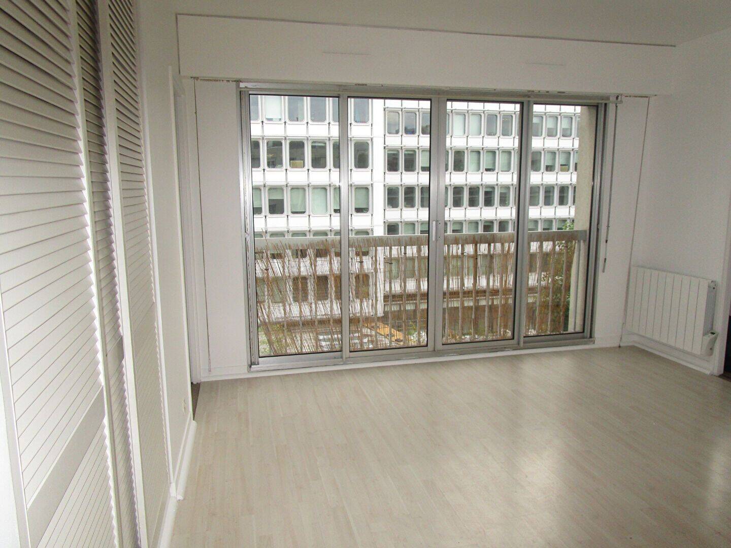 Appartement 1 pièce 27 m² · à Paris 15ème Arrondissement · 27 m² · 966 €