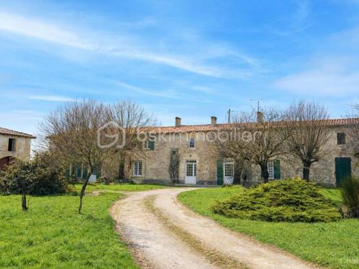 Ferme à vendre 259 000 € 6 pièces 4 chambres 300 m² 9 000 m² de terrain Granzay-Gript 79360