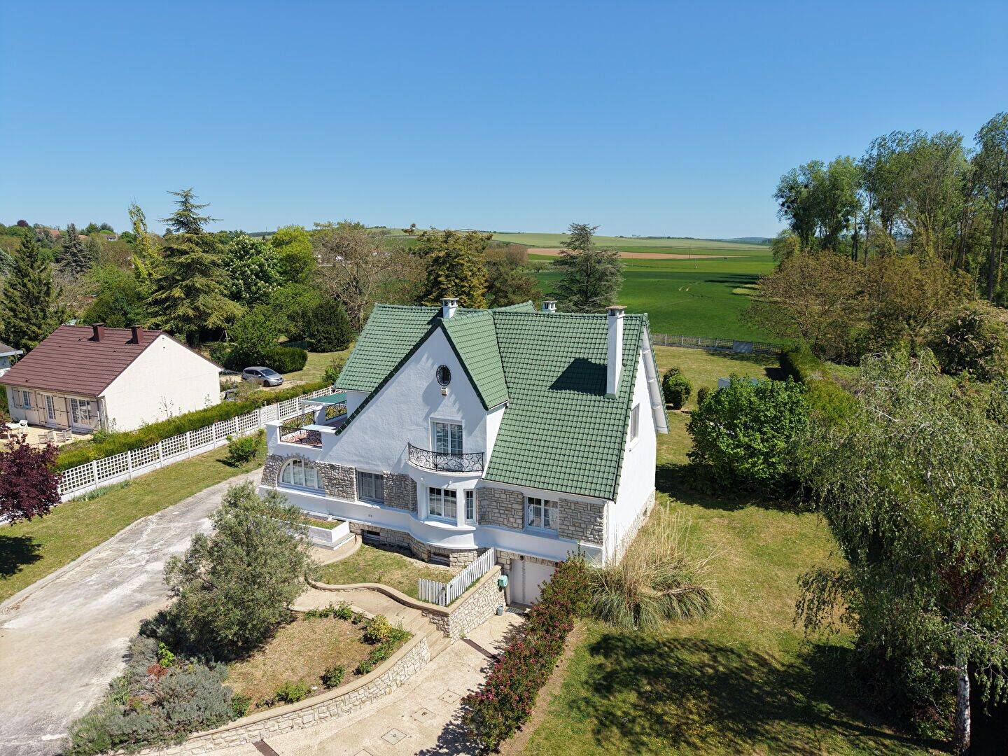 Maison 10 pièces 244 m² · à Courlon-sur-Yonne · 244 m² · 399 000 €