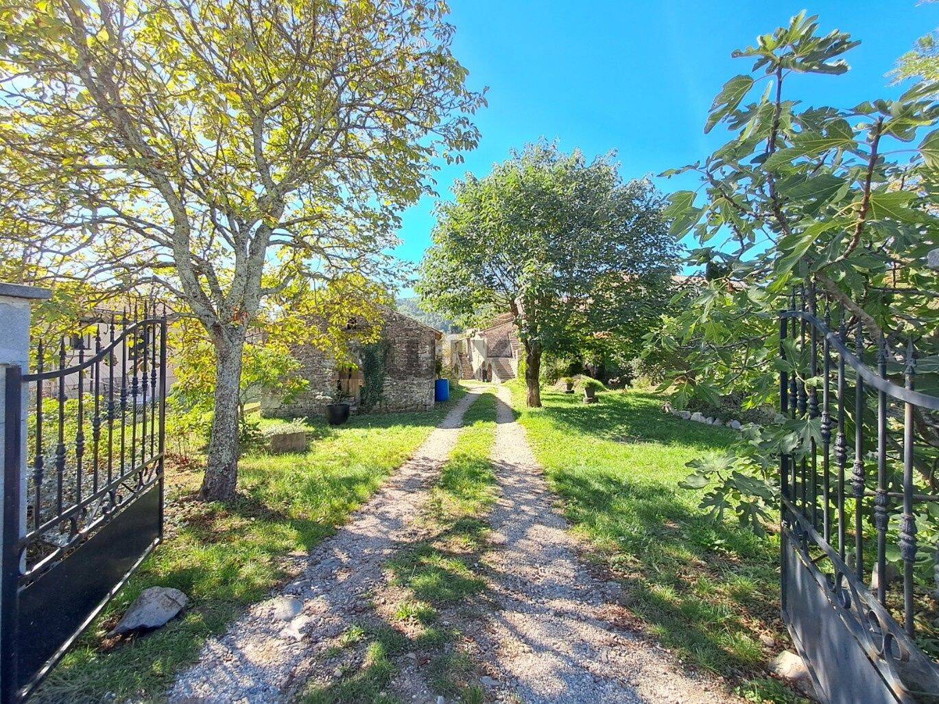 Maison 6 pièces 156 m² · à Courry · 156 m² · 285 000 €