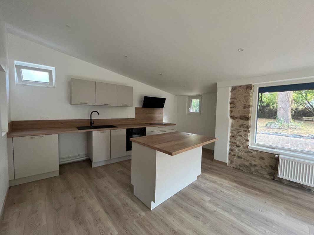 Maison 2 pièces 80 m² · à Saint-Cyr-sur-Morin · 79,8 m² · 1 015 €/mois