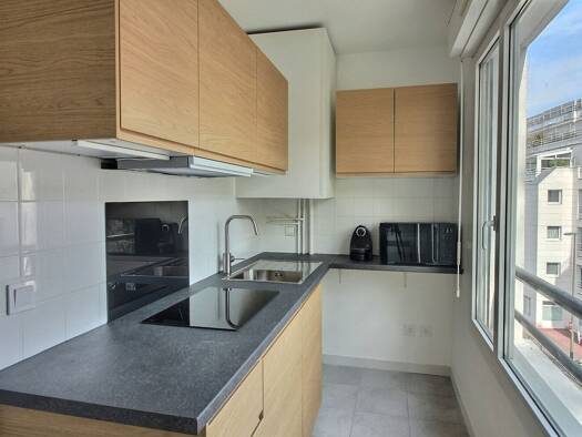 Appartement à louer 950 € 1 pièce 19 m² Étage 3/3 Carnot Gambetta Suresnes 92150