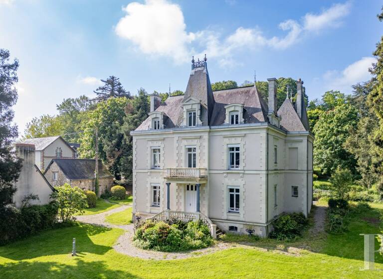 Château à vendre 1 150 000 € 20 pièces 7<br/>chambres 400 m²<br/>superficie 102 182 m²<br/>terrain Segré 49500