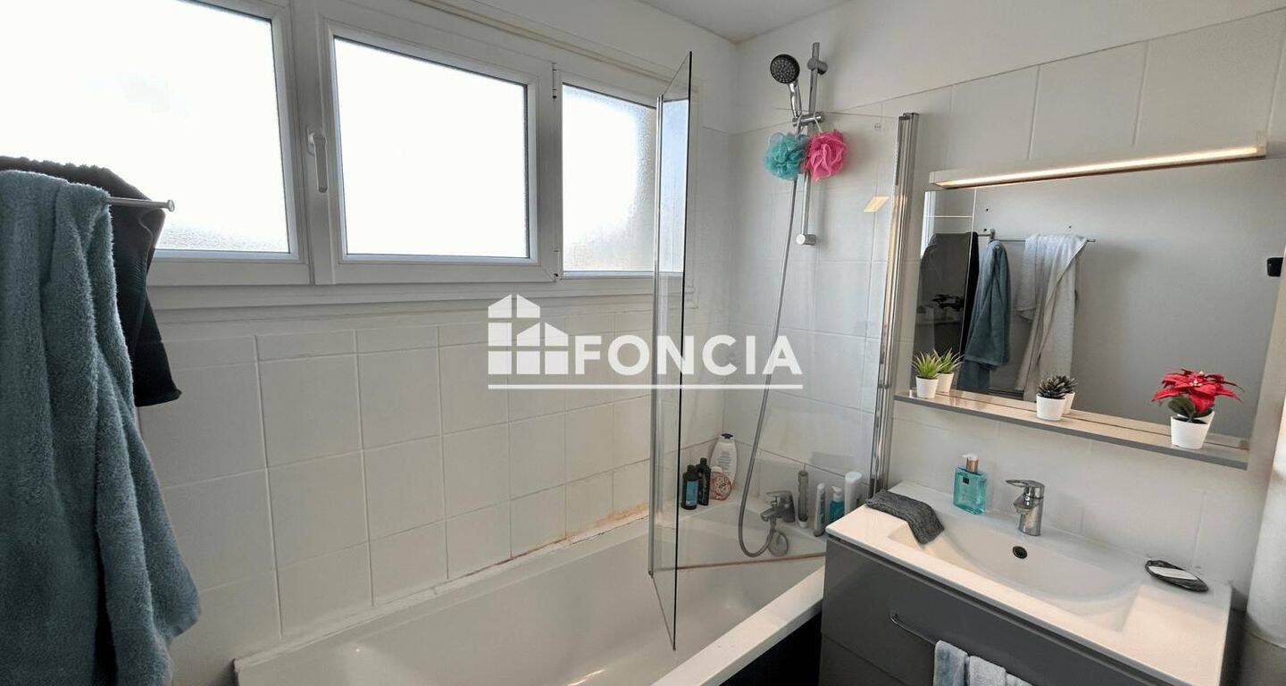 Appartement 4 pièces 74 m² · à Saint-Étienne-du-Rouvray · 74 m² · 770 €/mois