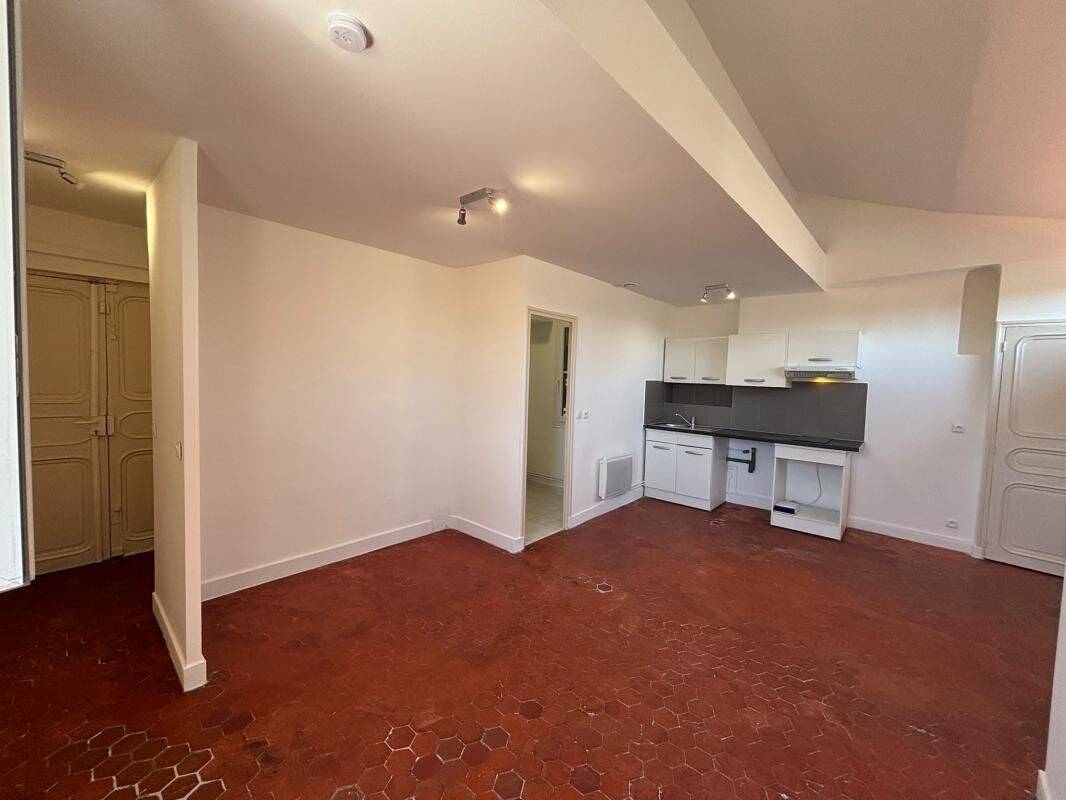Appartement 1 pièce 28 m² · à Marseille 1er Arrondissement · 28 m² · 595 €/mois