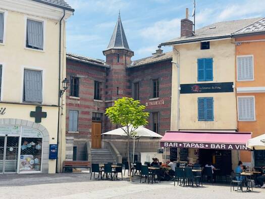 Espace bureau à louer 592 € 25 m² de bureaux Centre Historique Embrun 05200