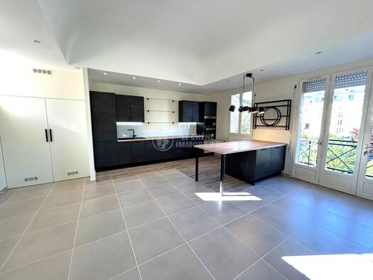 Duplex à louer 3 290 € 5 pièces 4 chambres 122 m² RDC Notre Dame Versailles 78000