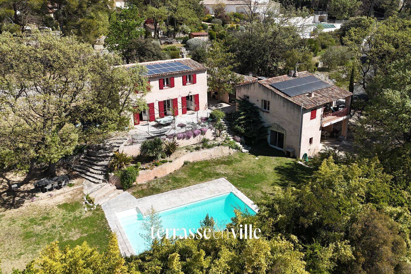 Maison 8 pièces 220 m² · à Éguilles · 220 m² · 1 200 000 €