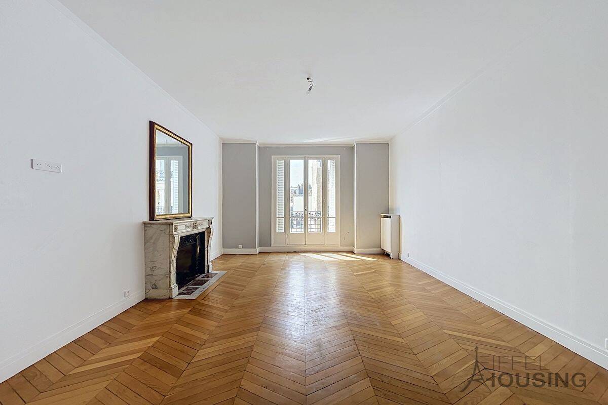 Appartement 7 pièces 206 m² · à Paris 16ème Arrondissement · 206 m² · 7 500 €/mois