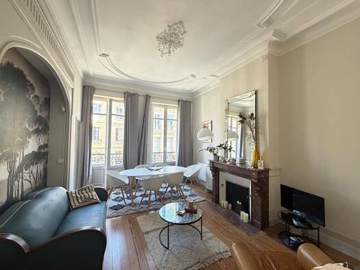 Appartement à vendre 295 000 € 2 pièces 1 chambre 40 m² Étage 3/7 Centre ville Bordeaux 33000