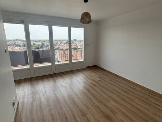 Appartement à vendre 63 500 € 2 pièces 1 chambre 40 m² Étage 6/7 Sous Prefecture-Gare Marmande 47200