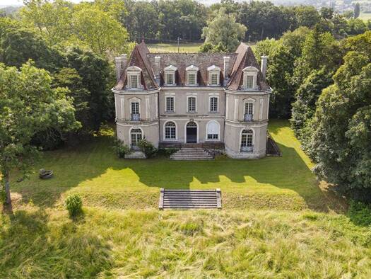 Château à vendre 2 300 000 € 15 pièces 9 chambres 600 m² 31 692 m² de terrain Viry 74580