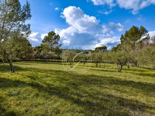 Terrain constructible viabilisé à vendre 216 000 € 1 615 m² de terrain Flayosc 83780