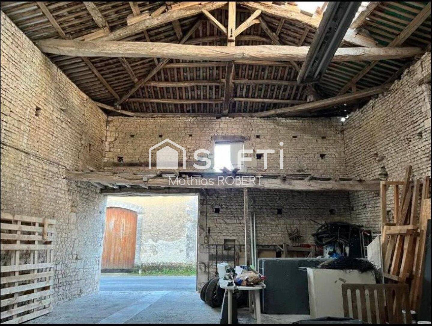 Maison 1 pièce 115 m² · à Xambes · 115 m² · 34 000 €