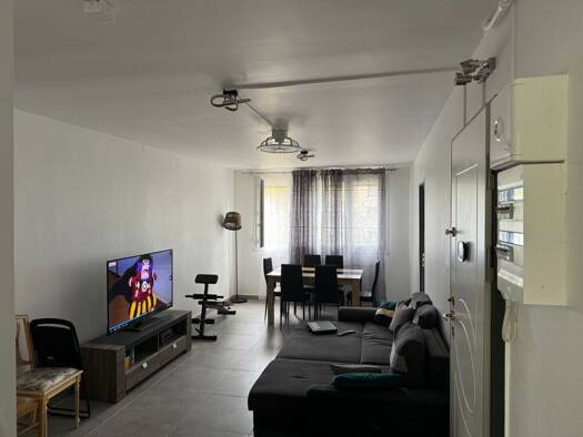 Appartement à louer 600 € 6 pièces 5 chambres 99 m² Croix-Blanche-Cardinal-Bel Abord Chilly-Mazarin 91380