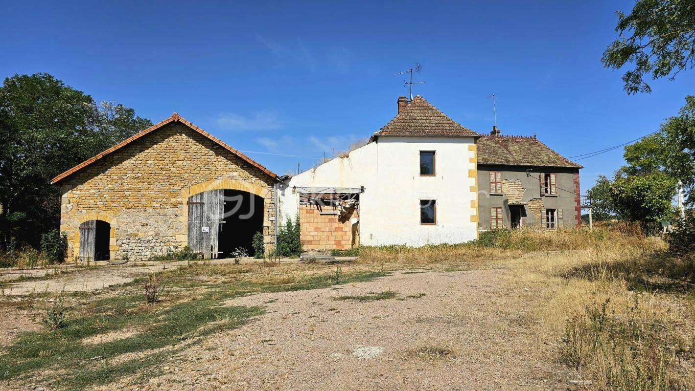 Maison 8 pièces 178 m² · à Melay · 178 m² · 70 000 €