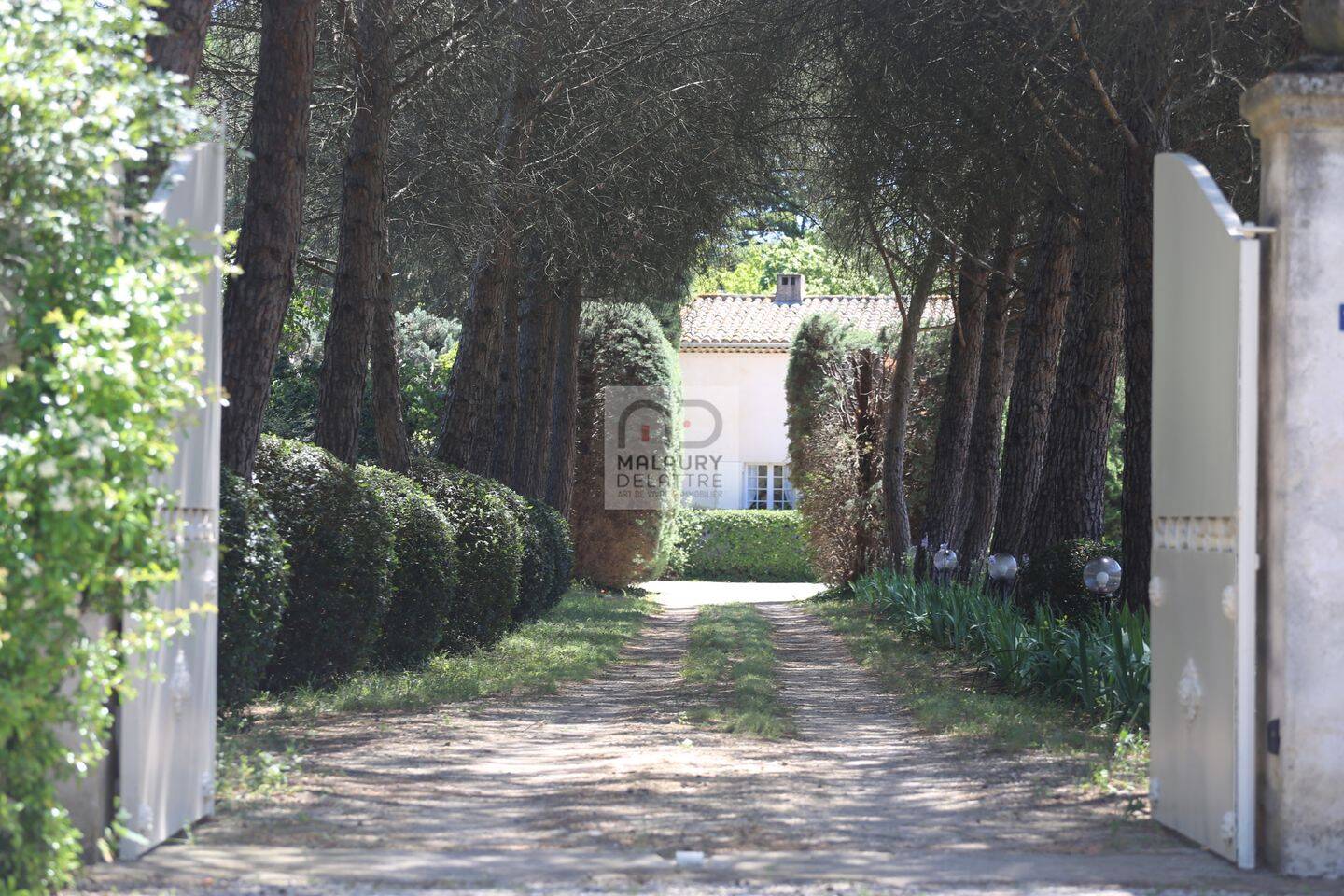 Maison 9 pièces 354 m² · à Aix-en-Provence · 354 m² · 1 976 000 €