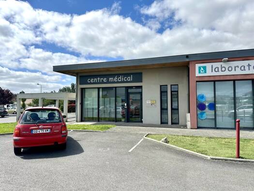 Local d'activités à vendre 85 000 € 18,9 m² d'espace de stockage Nord Bassens 33530