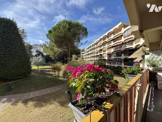Appartement en viager occupé Bouquet 89 500 € 3 pièces 2 chambres 78 m² 1er étage Mandelieu-la-Napoule 06210