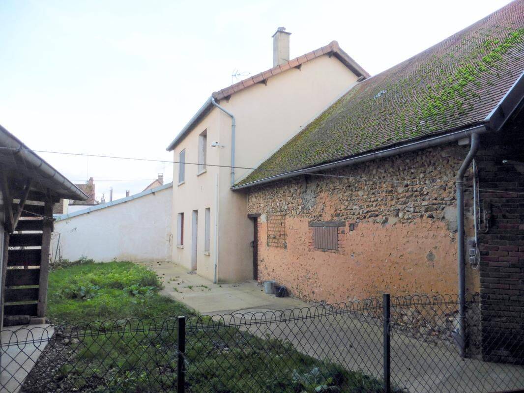 Maison 5 pièces 96 m² · à Les Sièges · 96 m² · 99 000 €