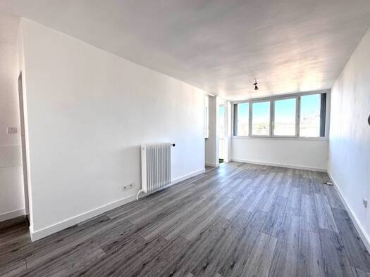 Appartement à vendre 130 000 € 3 pièces 2 chambres 55 m² Étage 4/4 Rodeilhac Toulon 83200