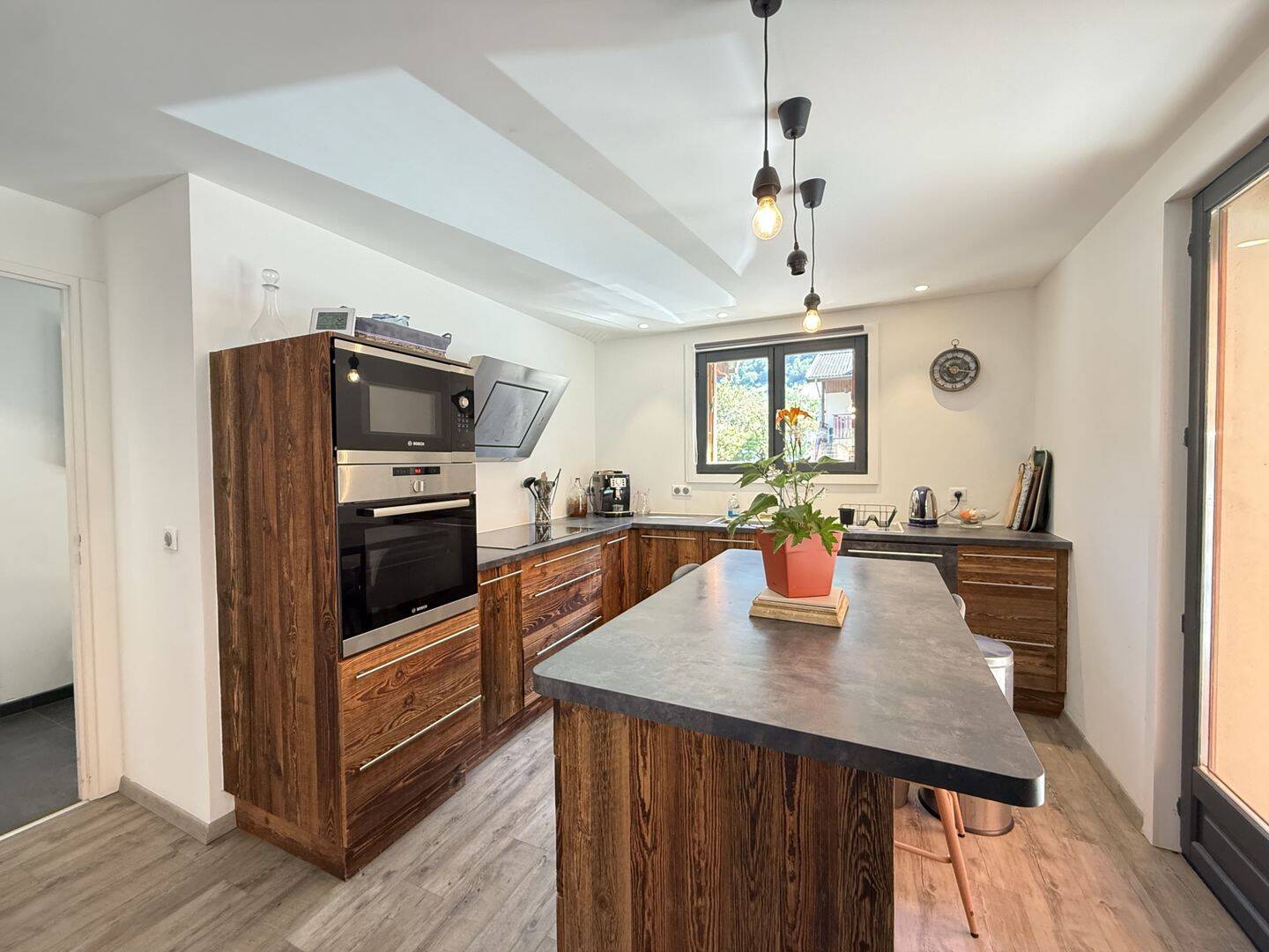 Maison 6 pièces 220 m² · à Grand-Aigueblanche · 220 m² · 599 000 €