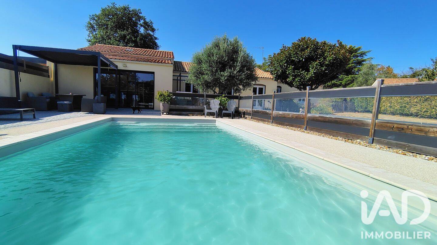 Maison 7 pièces 155 m² · à Fontenay-le-Comte · 154,8 m² · 249 000 €