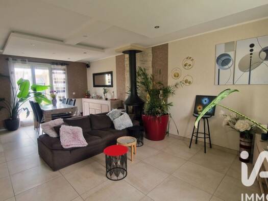 Maison à vendre 390 000 € 5 pièces 4 chambres 99 m² 313 m² de terrain Leclerc-Centre Ouest Brie-Comte-Robert 77170