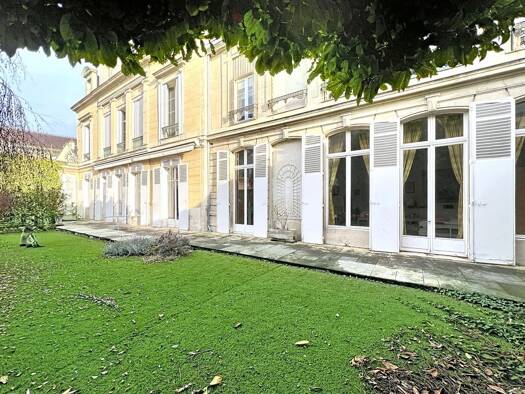 Appartement à vendre 1 397 000 € 7 pièces 3 chambres 256,7 m² RDC Centre Ville Reims 51100