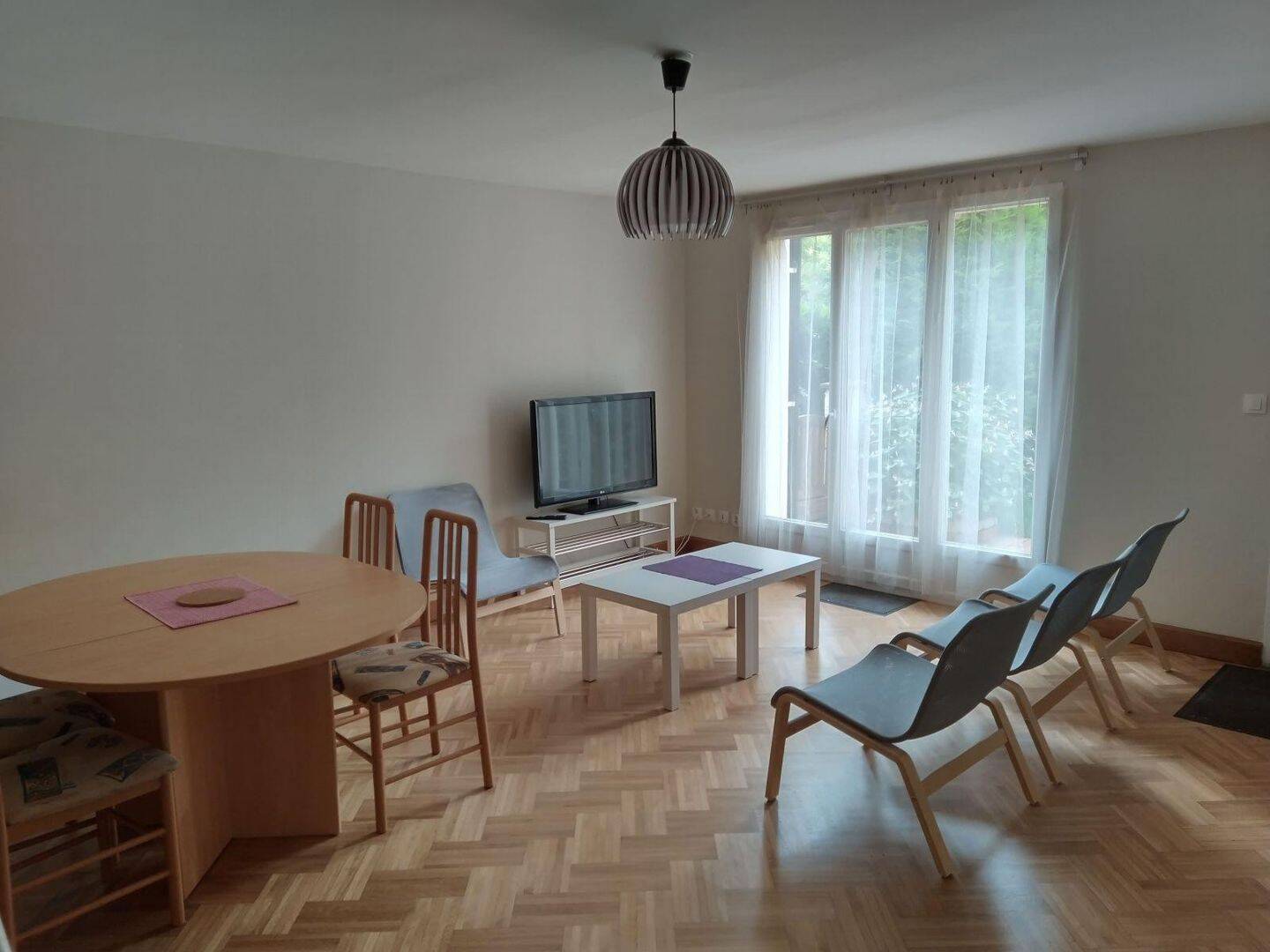 1 pièce 92 m² · à Cergy · 92 m² · 520 €