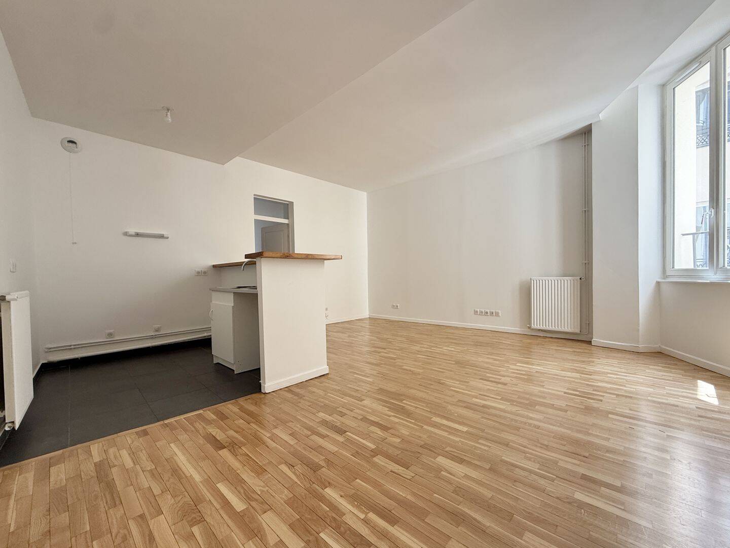 Appartement 3 pièces 61 m² · à Paris 2ème Arrondissement · 60,7 m² · 2 105 €