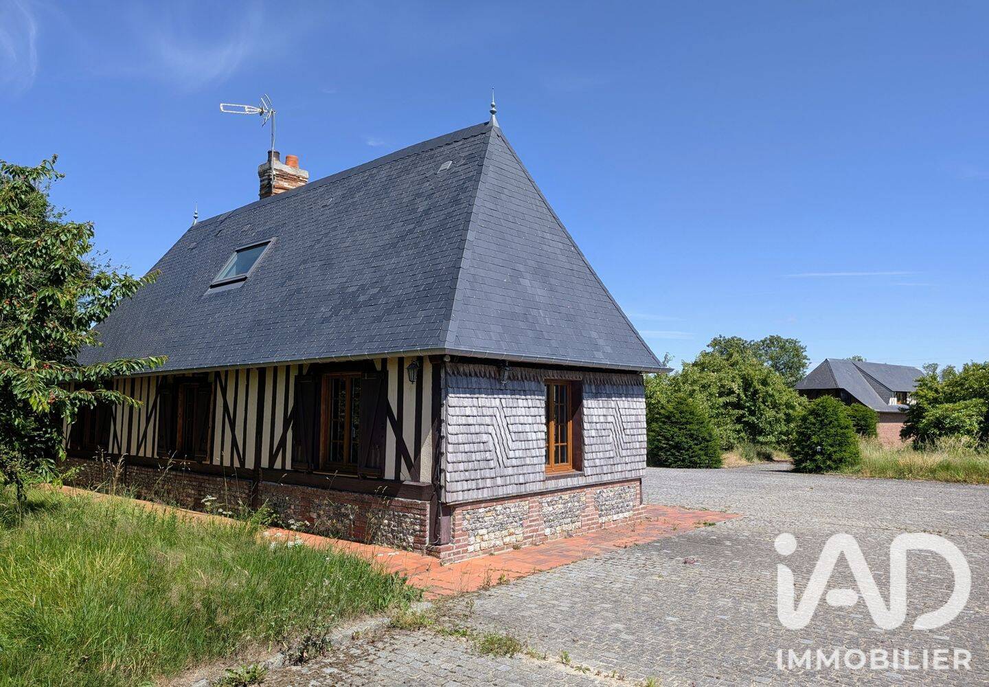 Maison 9 pièces 195 m² · à Le Mesnil-Saint-Jean · 195 m² · 389 000 €