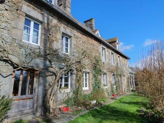 Villa à vendre 392 000 € 10 pièces 6 chambres 252 m² 2 423 m² de terrain Hocquigny 50320