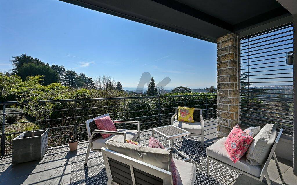Maison 6 pièces 241 m² · à Saint-Cyr-au-Mont-d'Or · 241 m² · 1 390 000 €