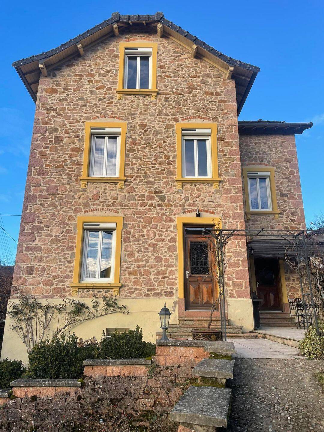Maison 8 pièces 168 m² · à Thizy-les-Bourgs · 168 m² · 259 000 €