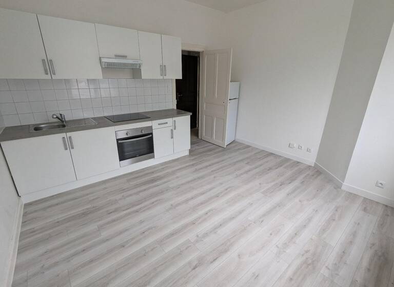 Appartement à louer 480 € 2 pièces 1<br/>chambre 36,2 m²<br/>superficie RDC/2<br/>étage Leon Blum-La Raye Dieu Clermont Ferrand 63000